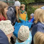 Am Kinder-Bodentag wurden die Hände als Tastinstrumente genutzt
